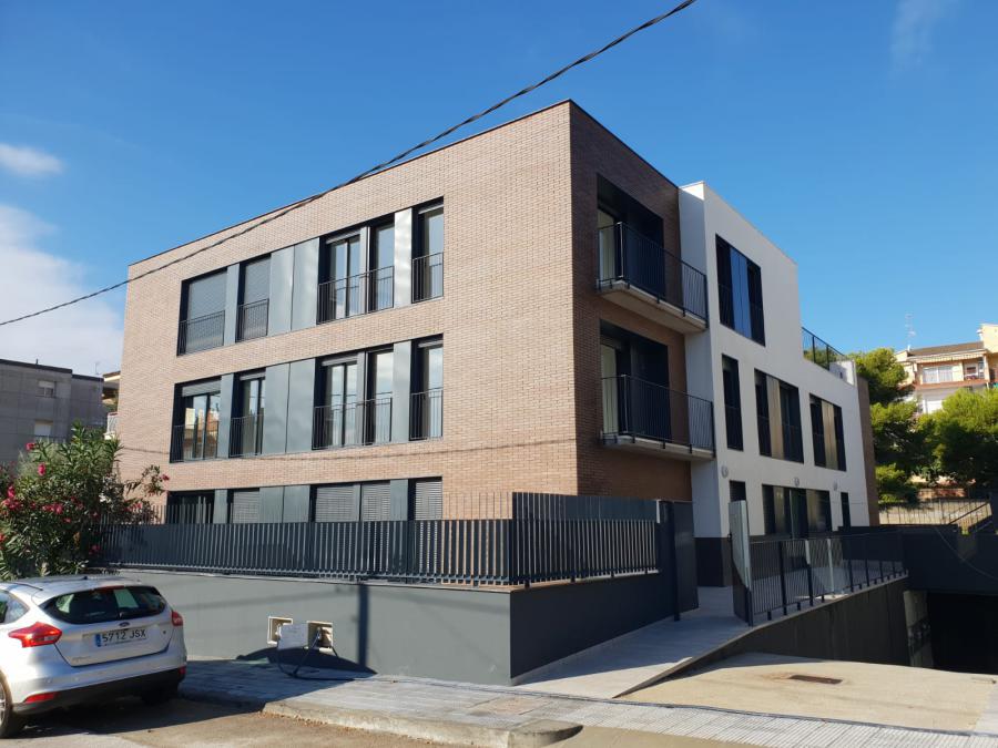 Edifici de 30 habitatges i aparcament a Calafell